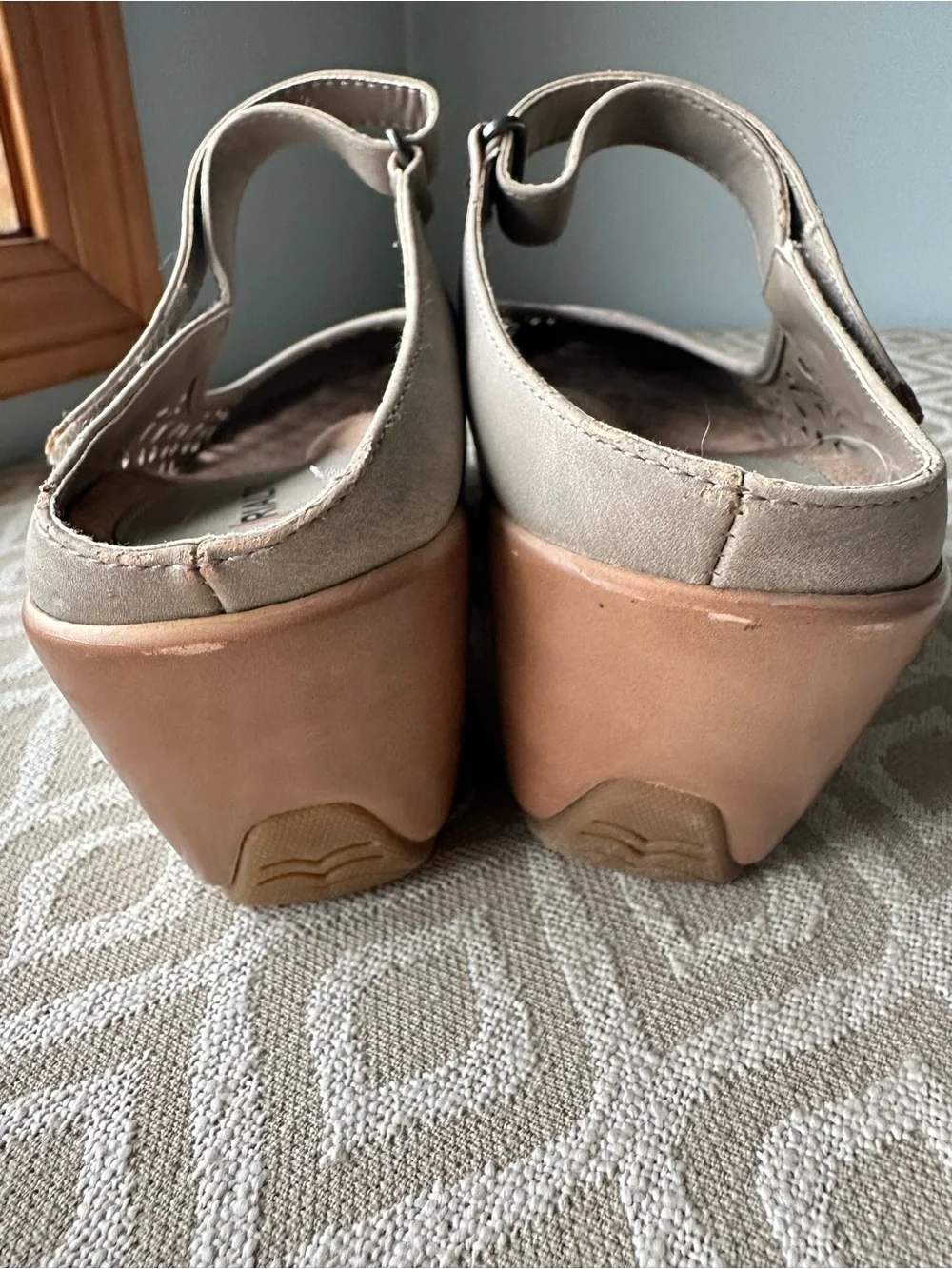 Rialto Vienna Cutout Mary Jane Wedge Clogs Mules Taupe Grey Size 9M